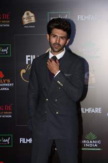 Kartik Aaryan papped at the Red Carpet of Filmfare Glamour and Style Awards 2019