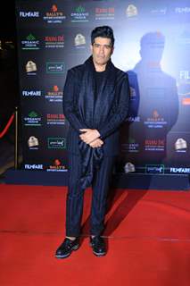 Manish Malhotra papped at the Red Carpet of Filmfare Glamour and Style Awards 2019