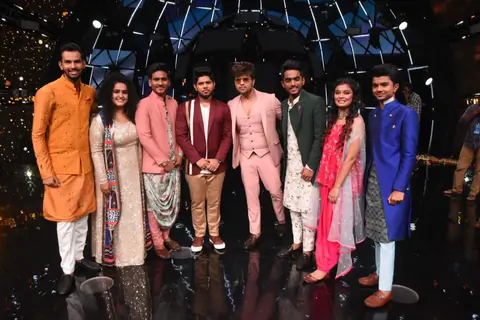 Himesh Reshammiya with the contestants