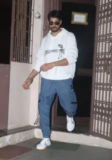 Sidharth Malhotra spotted outside a dubbing studio