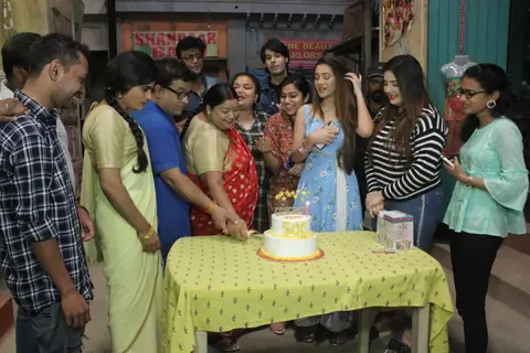 Hiba Nawab, Nikhil Khurana, Raashi Bawa and the cast of Jija ji Chhat Par Hai