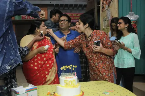 Hiba Nawab, Nikhil Khurana, Raashi Bawa and the cast of Jija ji Chhat Par Hai