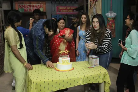 Hiba Nawab, Nikhil Khurana, Raashi Bawa and the cast of Jija ji Chhat Par Hai