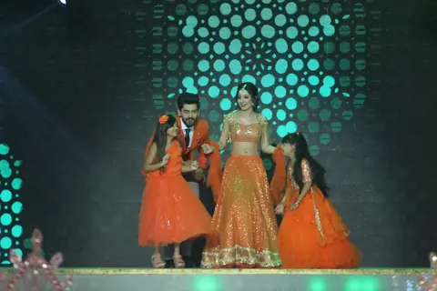 Yeh Teri Galiyan family