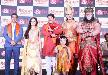 The cast of Kahat Hanuman Jai Shri Ram along with &TV Business Head, Vishnu Shankat at KHJSR.