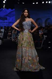 Janhvi Kapoor walked the ramp at Lakme Fashion Week