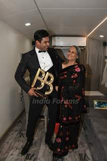 Sidharth Shukla with mom