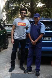 Kartik Aaryan spotted at Maddock Films office!