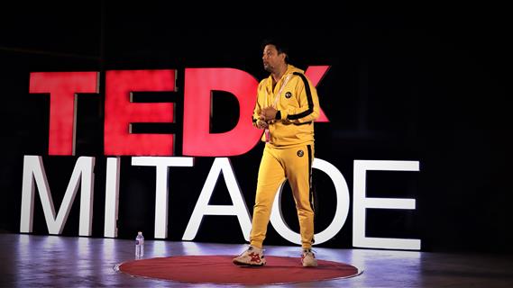 Swapnil Joshi during his TEDxMitaoge Talk on  the 'Gift of Walking'