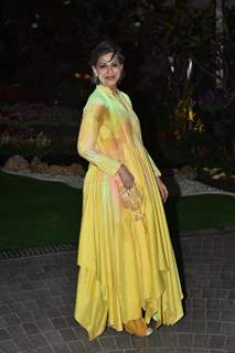 Sonali Bendre with coloured face at Isha Ambani Holi house Party