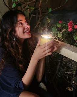 Bollywood celebrities come in Solitary by Lighting Diyas for 9pm 9 Minutes!