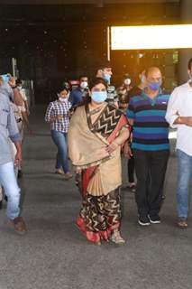 Sushant Singh Rajput's Father along with his Family arrive at Mumbai from Patna! 