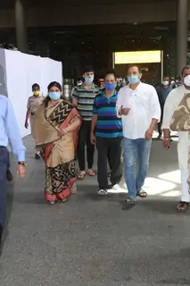 Sushant Singh Rajput's Father along with his Family arrive at Mumbai from Patna! 