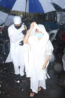 Sushant Singh Rajput's Funeral Pictures: Friends and Family arrive for last rites ceremony!