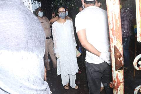 Shraddha Kapoor attends Sushant Singh Rajput's Funeral pictures!