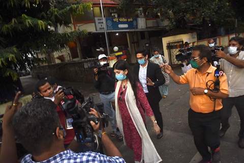 Sanjana Sanghi visits Bandra Police station with her Lawyer!