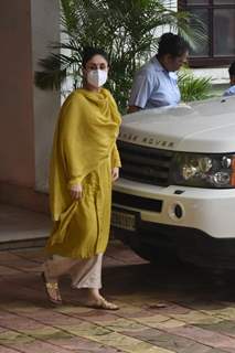 Kareena Kapoor Khan at Randhir Kapoor's home to celebrate Rakhsha Bandhan