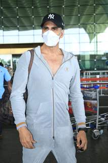 Akshay Kumar Jets off to UK for the First International shoot schedul of Bell Bottom!
