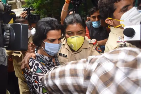Siddharth Pithani and Sushant's sister Mitu arrive at ED's office in connection to Sushant Singh Rajput's investigation!