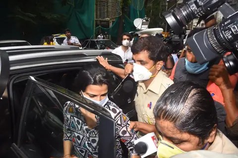 Siddharth Pithani and Sushant's sister Mitu arrive at ED's office in connection to Sushant Singh Rajput's investigation!