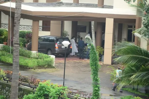 Rhea Chakraborty and brother Showik snapped arriving at DRDO guest house after receiving summons from CBI!