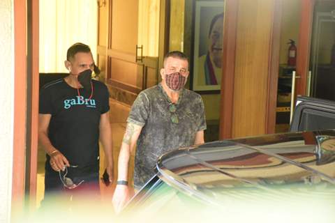 Sanjay Dutt snapped before leaving for shoot amid his Cancer Treatment!