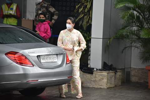 Kareena Kapoor Khan snapped at Airport