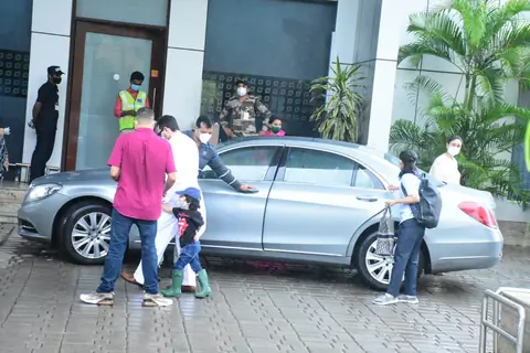 Saif Ali KHan, Taimur Ali Khan and Kareena Kapoor Khan snapped at Airport