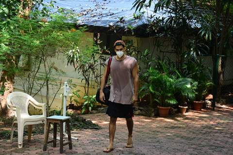Aditya Roy Kapur snapped in Pali Hill, Bandra