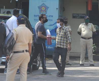 Anurag Kashyap arrives at Versova police station for questioning over Sexual Assault Allegations by Payal Ghosh!