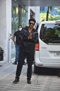 Guru Randhawa snapped around the town