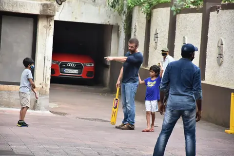 Sohail Khan snapped playing cricket