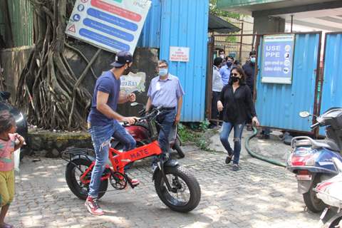 Ranbir Kapoor and Neetu Singh Kapoor snapped around the town