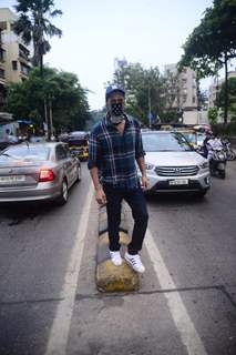 Vicky Kaushal spotted at Hakim Aalim salon in Versova