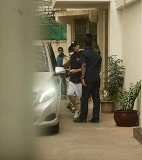 Akshay Kumar leaves for Sunny Super Sound in Juhu