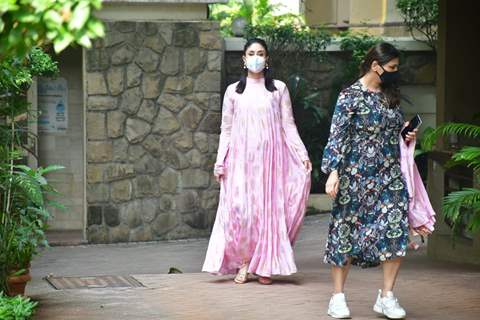 Kareena Kapoor Khan snapped at Bandra