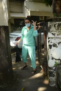 Huma Qureshi snapped at Juhu 