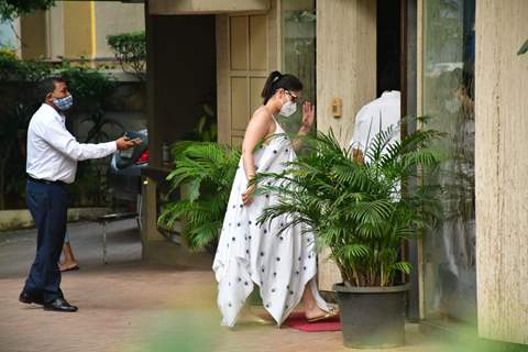 Kareena Kapoor Khan snapped at her residence!