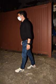 Akshay Kumar snapped at at Lara Dutta's house in Bandra