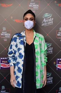 Kareena Kapoor Khan completes her work commitments amid pregnancy!