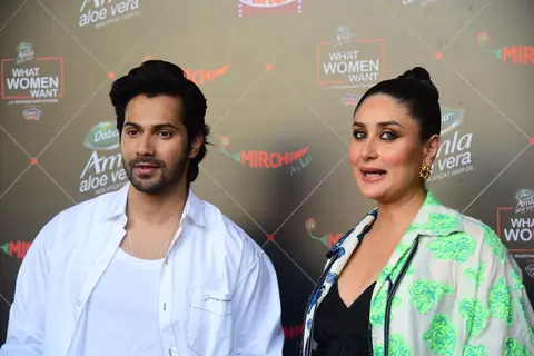 Kareena Kapoor Khan completes her work commitments amid pregnancy!