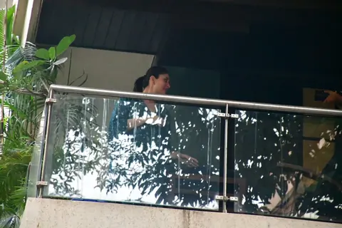 Kareena Kapoor Khan snapped in her balcony