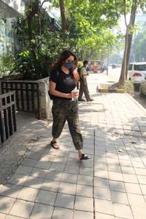 Tisca Chopra spotted outside clinic in Bandra