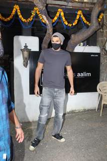 Aditya Roy Kapur Hakim Ali salon in bandra