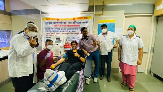 Gurmeet Choudhary snapped donating plasma to help Covid-19 patients at Nair Hospital
