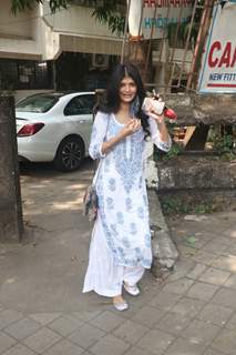 Anjini Dhawan snapped at Kromakay salon in Juhu