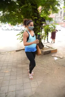 Taapsee Pannu snapped at Juhu