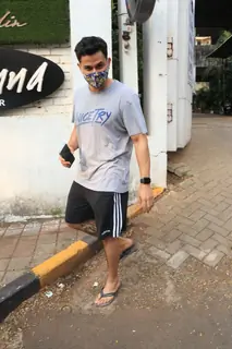 Kunal Khemu snapped in Bandra