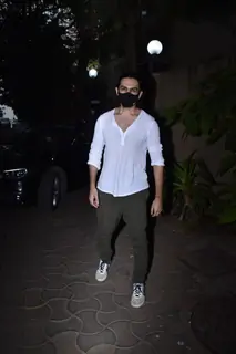 Kartik Aaryan snapped in Juhu!