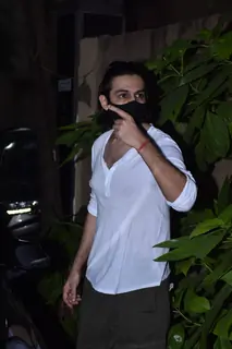 Kartik Aaryan snapped in Juhu!